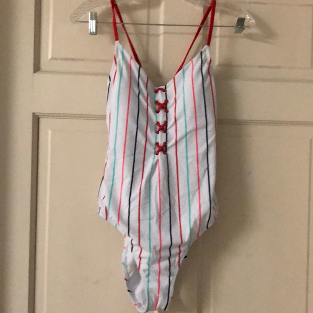 NWOT ONE PEICE SWIM SUIT